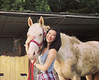 Xin'er Tong with a horse